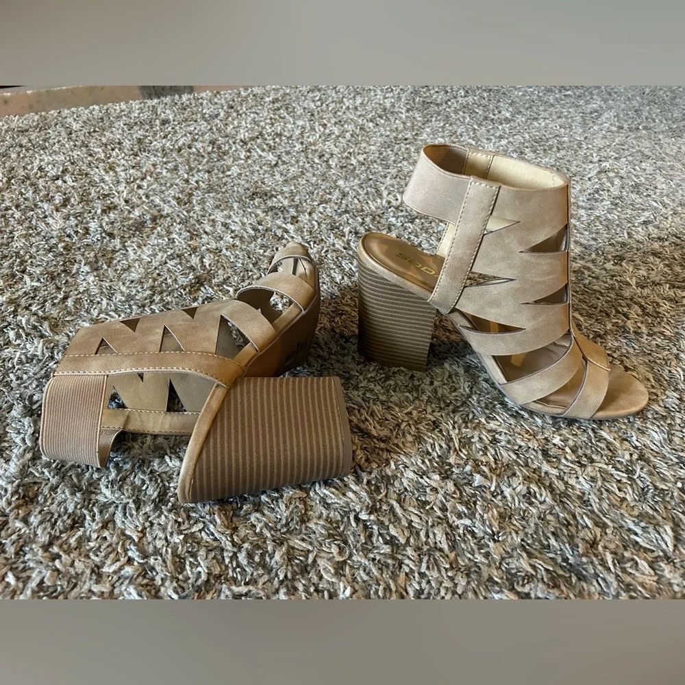 Tan Heels - Picture 2 of 5